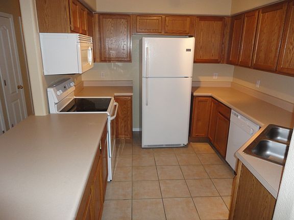 3rd image of 2324 W Silverbell Tree Dr