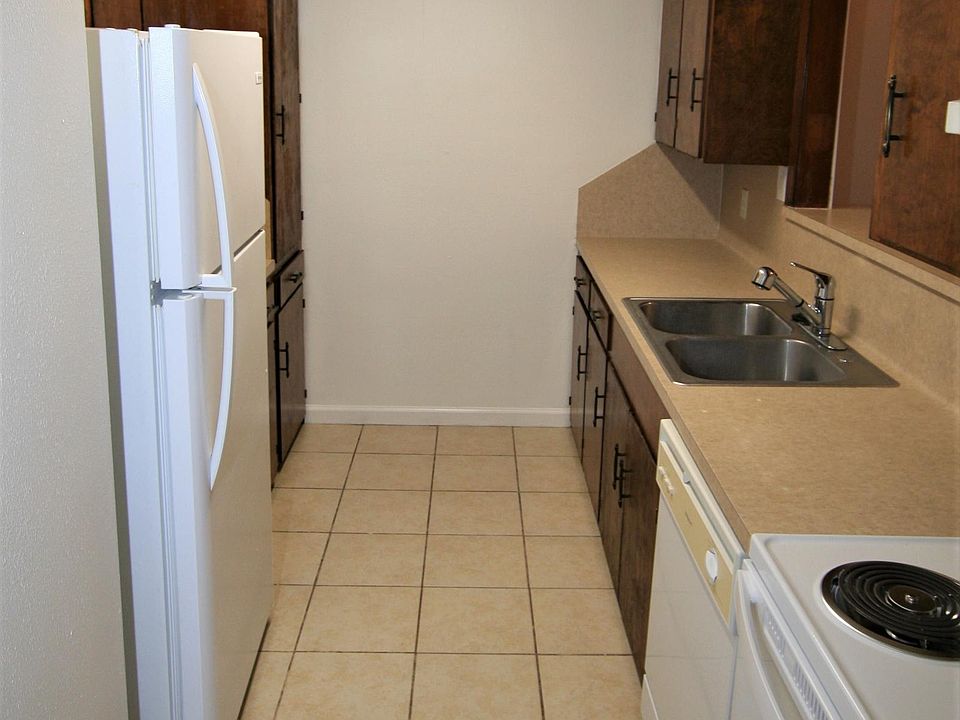 2nd image of 1801 Rosemary Ave #3