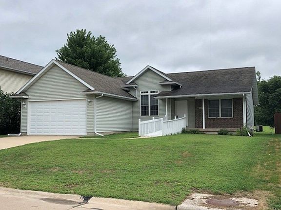 2nd image of 820 Cypress Dr