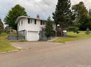 905 W Maple St, Iron River, MI 49935