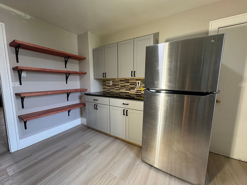 Kitchen Cabinets & Shelving