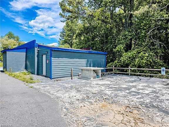 4th image of 1515 Fancy Gap Rd