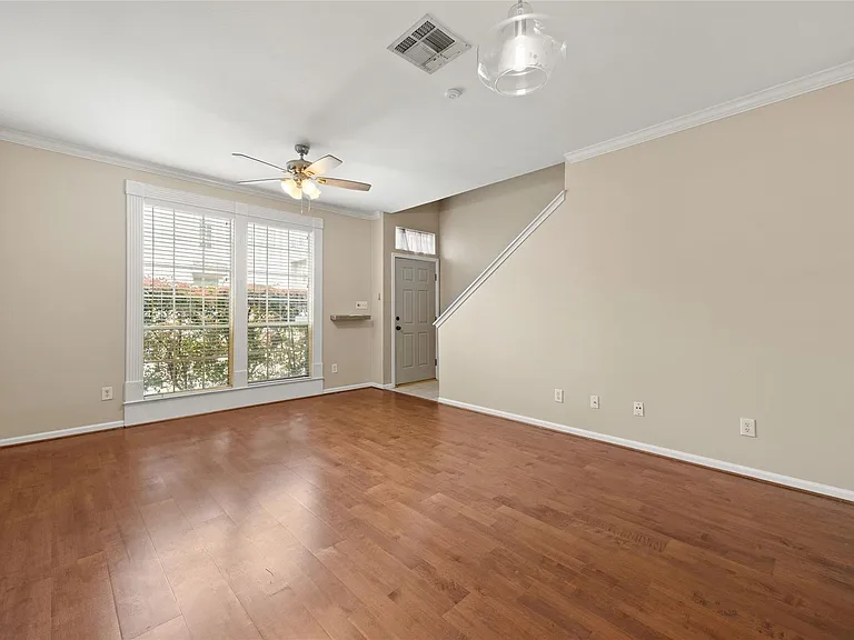1708 Dennis St — Photo 6