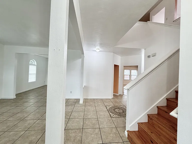 221 Dunn St — Photo 3