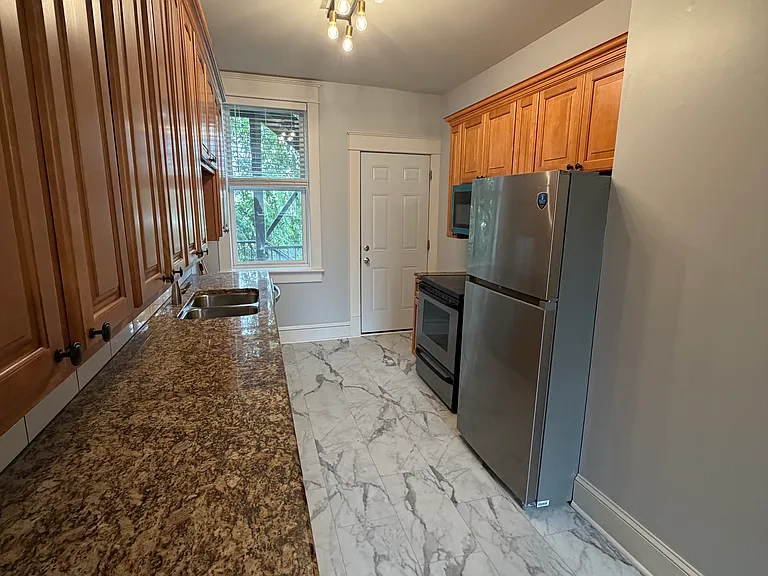 200 W 31st St #202 — Photo 2