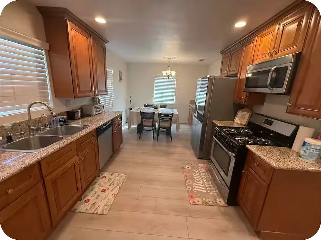 4 bed, 1376 sqft, $3,200 — Photo 3