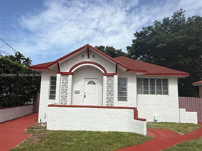 3747 Sheridan Ave — Photo 1