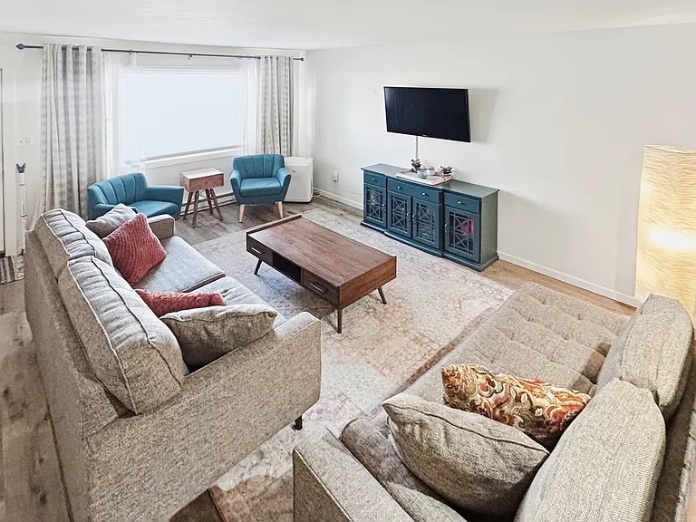 2405 W Elizabeth St — Photo 10