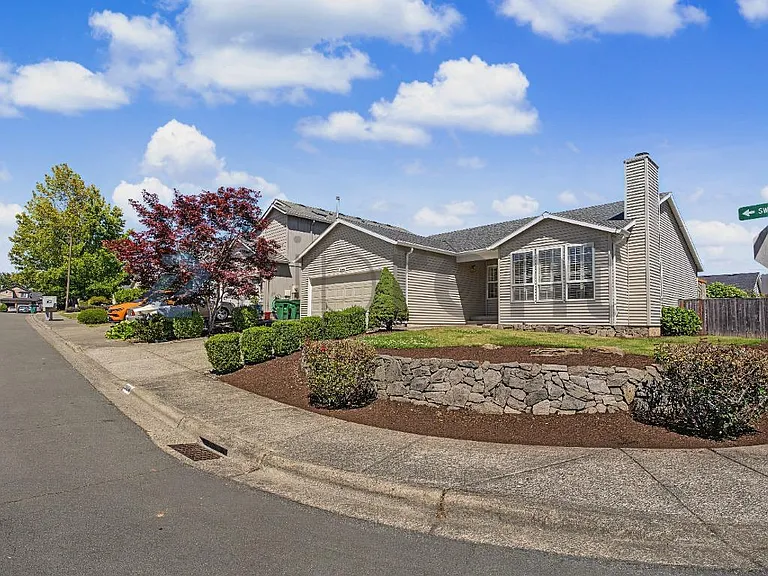 13086 SW Tearose Way — Photo 2