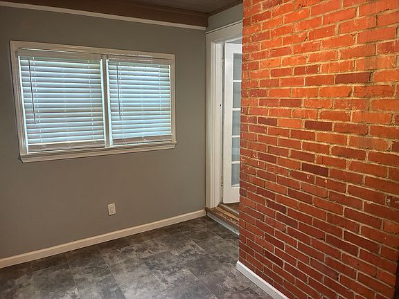 3rd image of 5309 Oakdale Ave