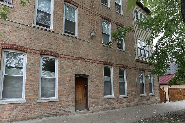1st image of 2057 W Roscoe St #E02p