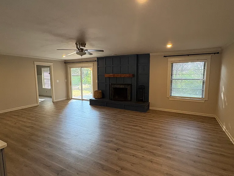 520 Crestwood Dr — Photo 5