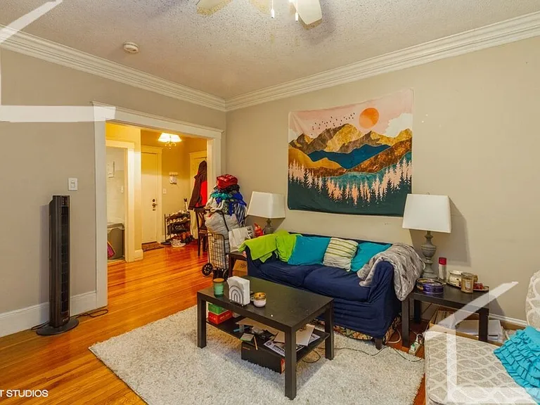 27 Chiswick Rd #8H — Photo 6