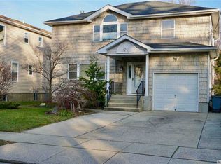 20 Carlyle Pl, Roslyn Heights, NY 11577