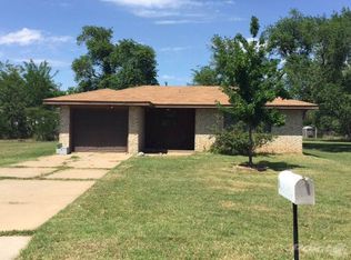 203 Avenue I SE, Childress, TX 79201