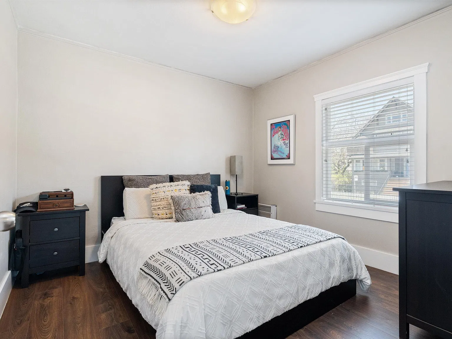 2 bed, 733 sqft, $2,900 — Photo 2