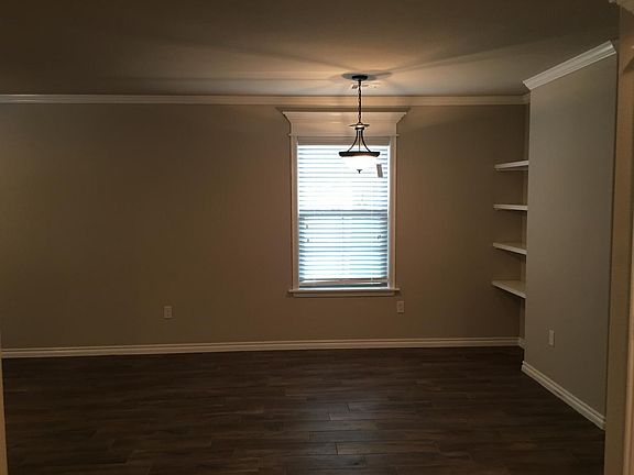 3rd image of 203 N Oak St