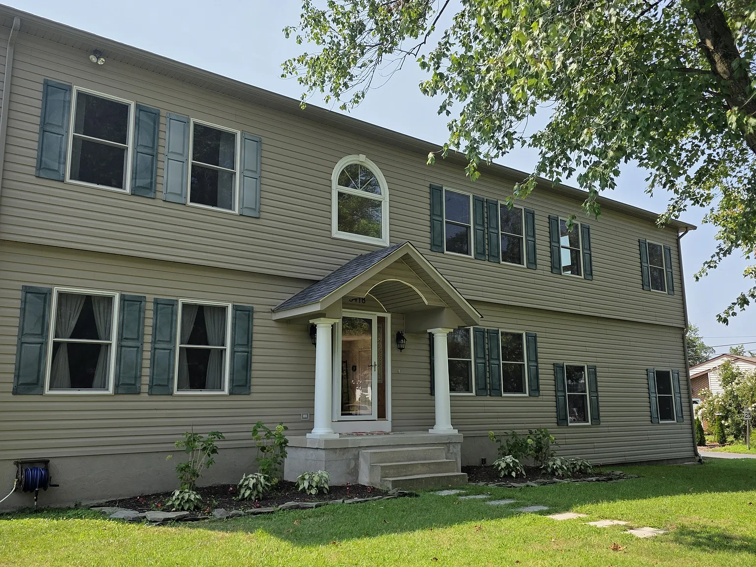 5 bed, 3.5 bath, 2856 sqft, $4,200 — Photo 1