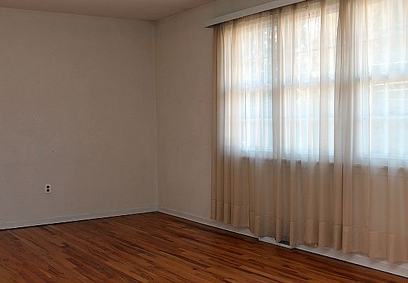 2nd image of 304 Meriden Dr