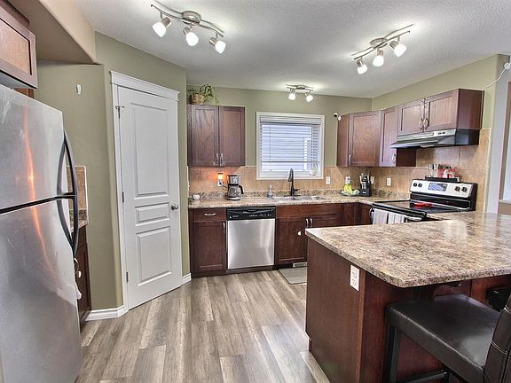 3rd image of 415 Hemingway Rd NW