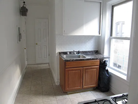 Rented by FlatFinders Realty | media 22