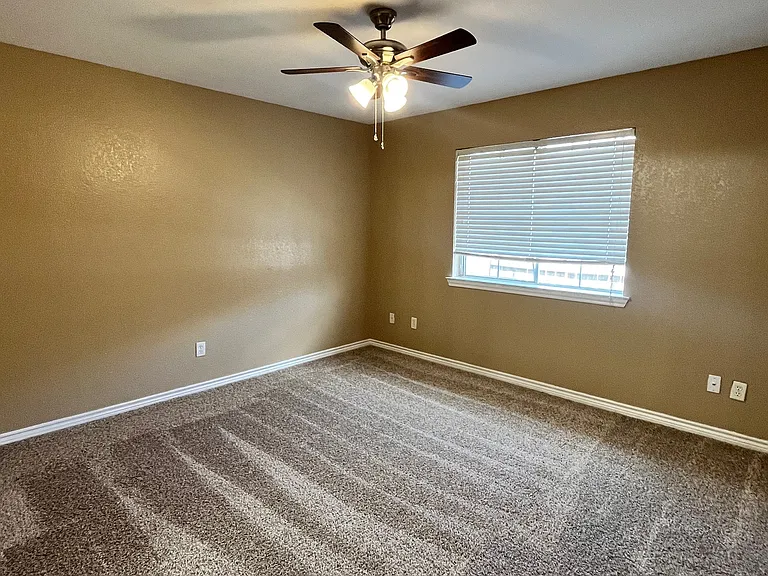 943 Sun Meadow St — Photo 12