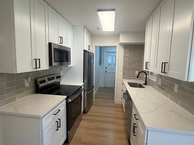 1235 Wilson St — Photo 8