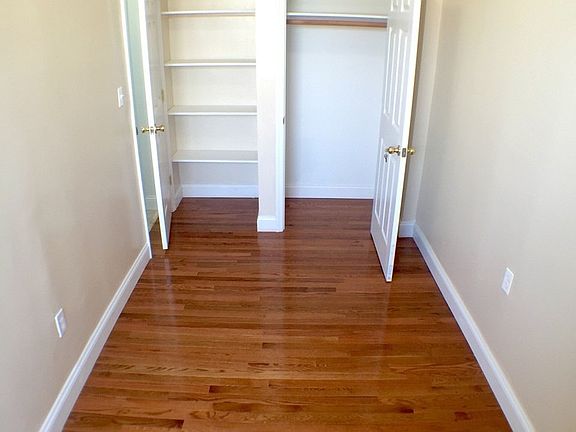 3rd image of 3124 42nd St