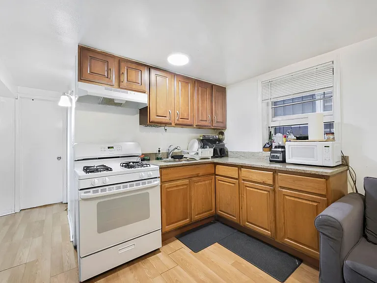 425 Manila Ave #1 — Photo 4