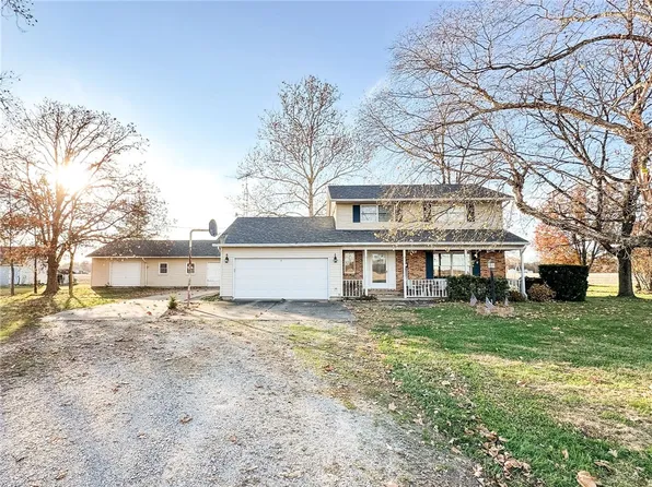 10622 N 450th St, Oblong, IL 62449