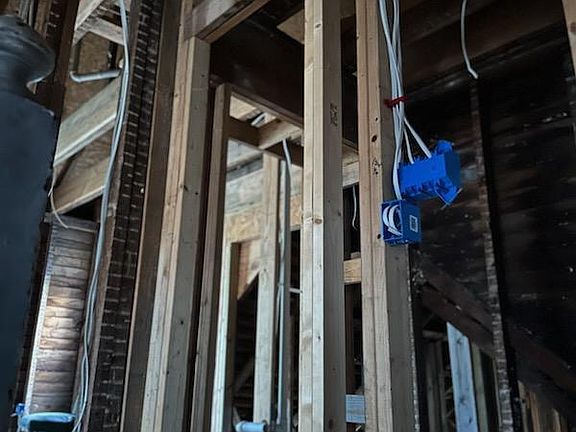 5th image of 205 E Cypress Street