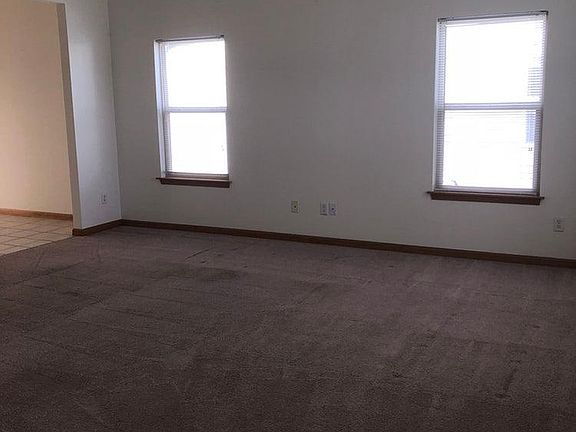 3rd image of 1553 N Redhawk Dr