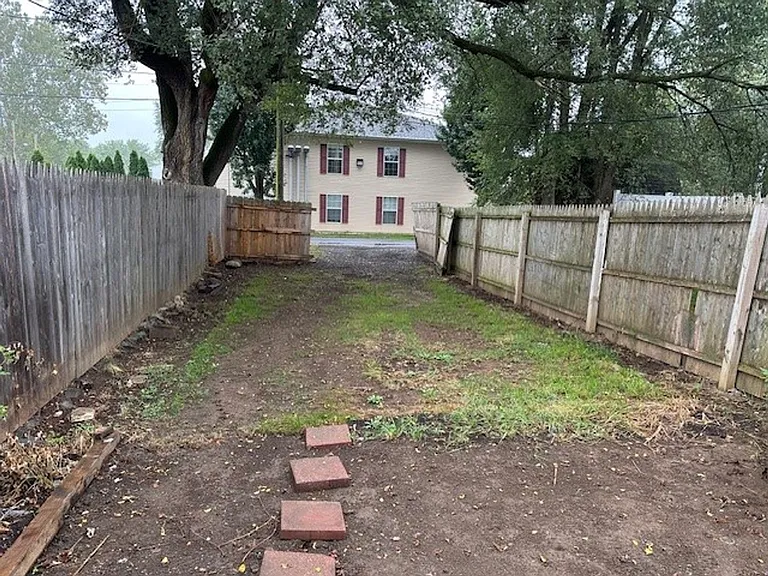203 N Duke St — Photo 11
