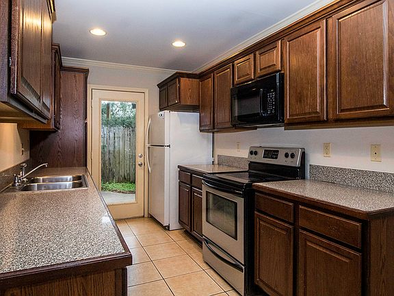 4th image of 210 Village Square Dr