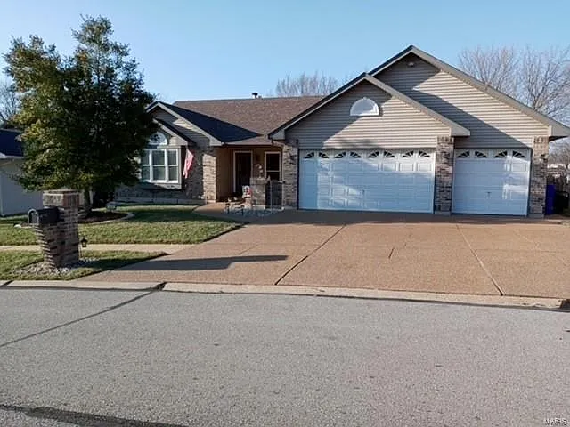 2657 Bluff Ridge Dr photo 1