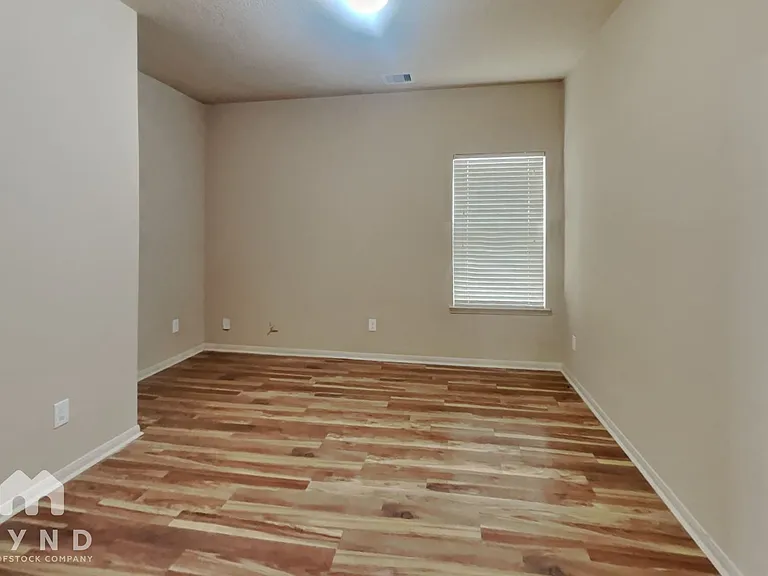 1411 Cameron Park Ln — Photo 8