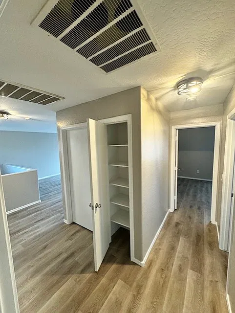 4 bed, 2.5 bath, 1959 sqft, $2,200 — Photo 4