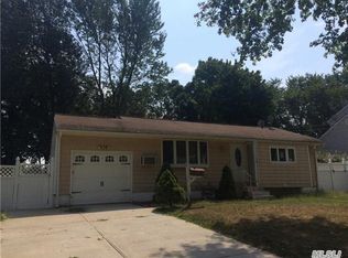263 Fruitwood Ln, Central Islip, NY 11722
