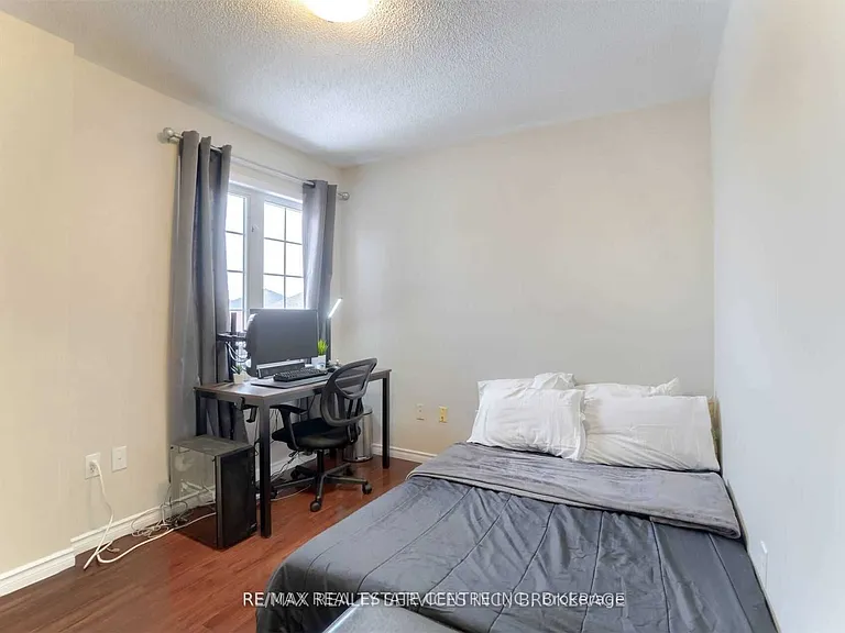 92 Lake Louise Dr #UPPER — Photo 16