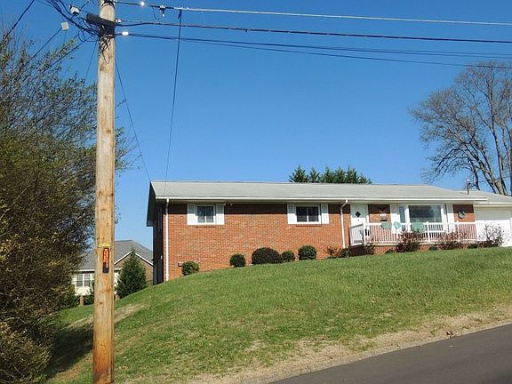 3rd image of 502 Woodhaven Dr