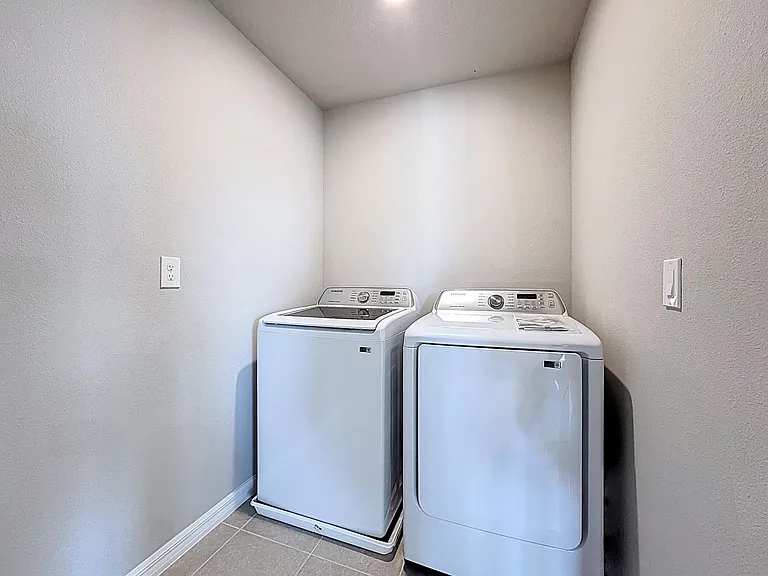 5251 Meredrew Ln — Photo 43