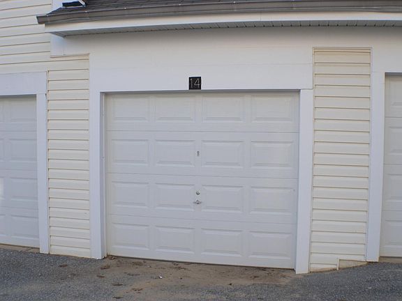 detached 1 car garage
