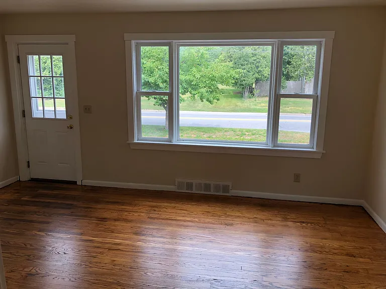 91 Airport Pkwy — Photo 13