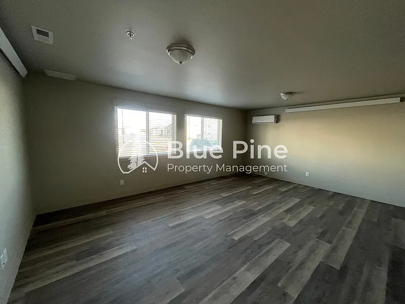 3 bed, 2.0 bath, 1250 sqft, $1,350 — Photo 2