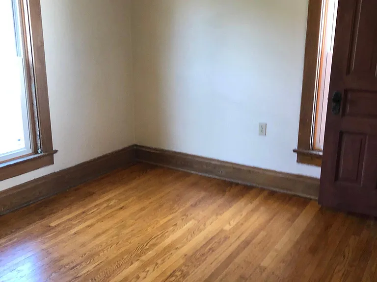 456 E School St — Photo 21