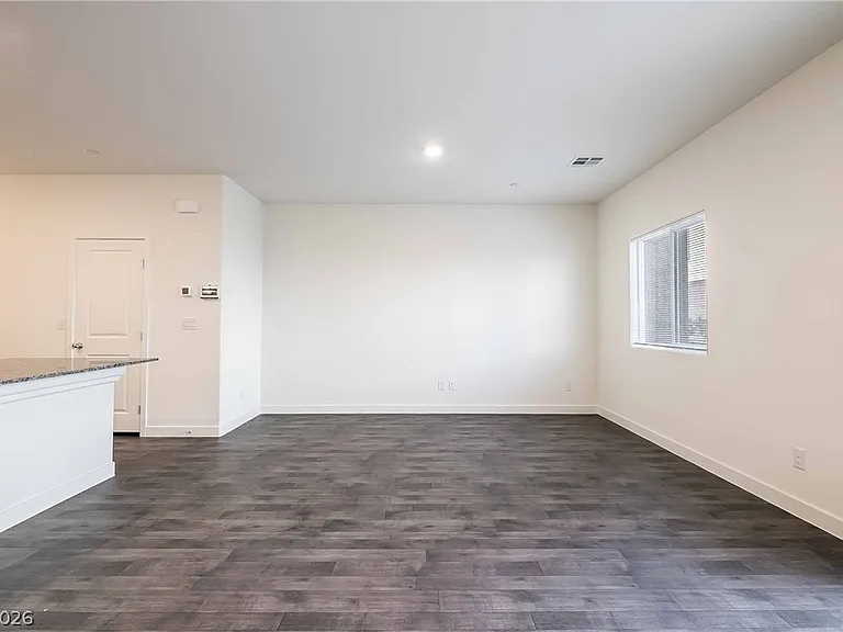 12749 Epperly St — Photo 7