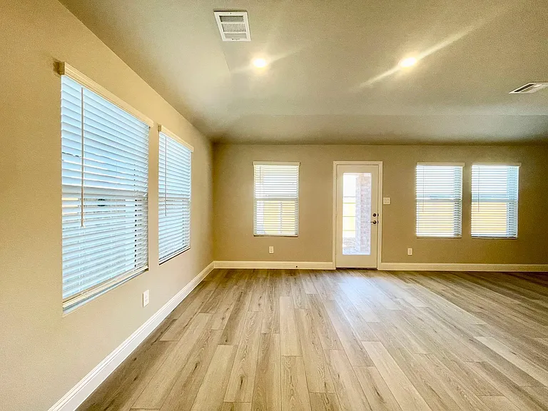 1203 Mahogany Dr — Photo 9