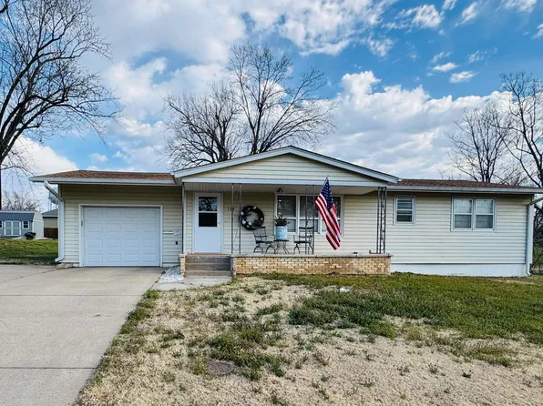 729 Arthur St, Clay Center, KS 67432