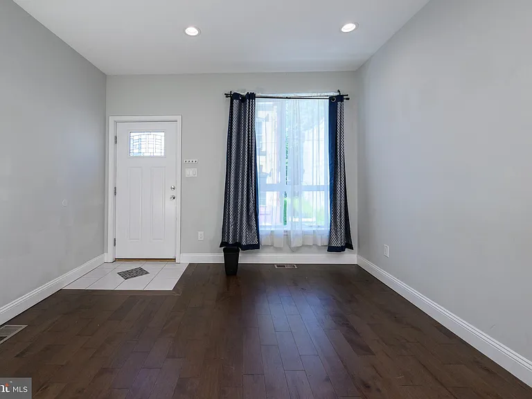 1439 N Newkirk St — Photo 5