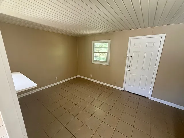 1257 Devander Dr — Photo 3